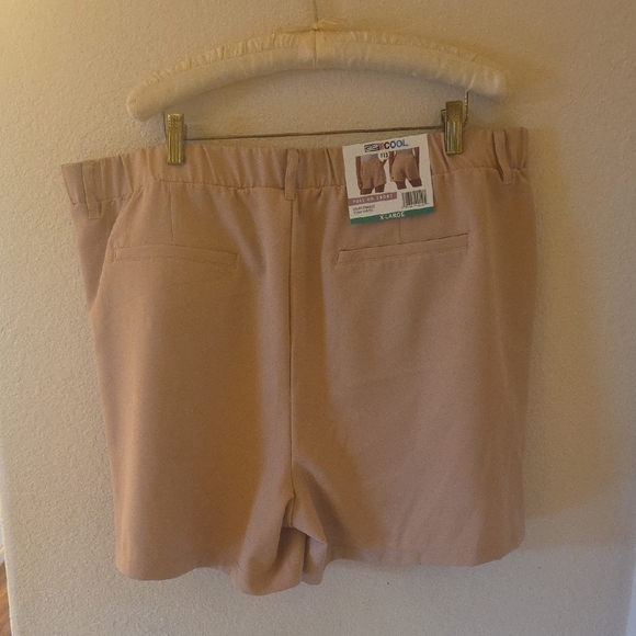 32 Degrees Women's Beige Pleated Shorts - Picture 2 of 4